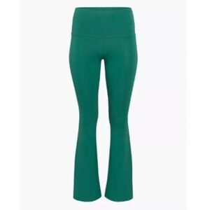 Aritzia TNA Chill Cheeky Flare Hi-Rise Legging Size XS NWOT